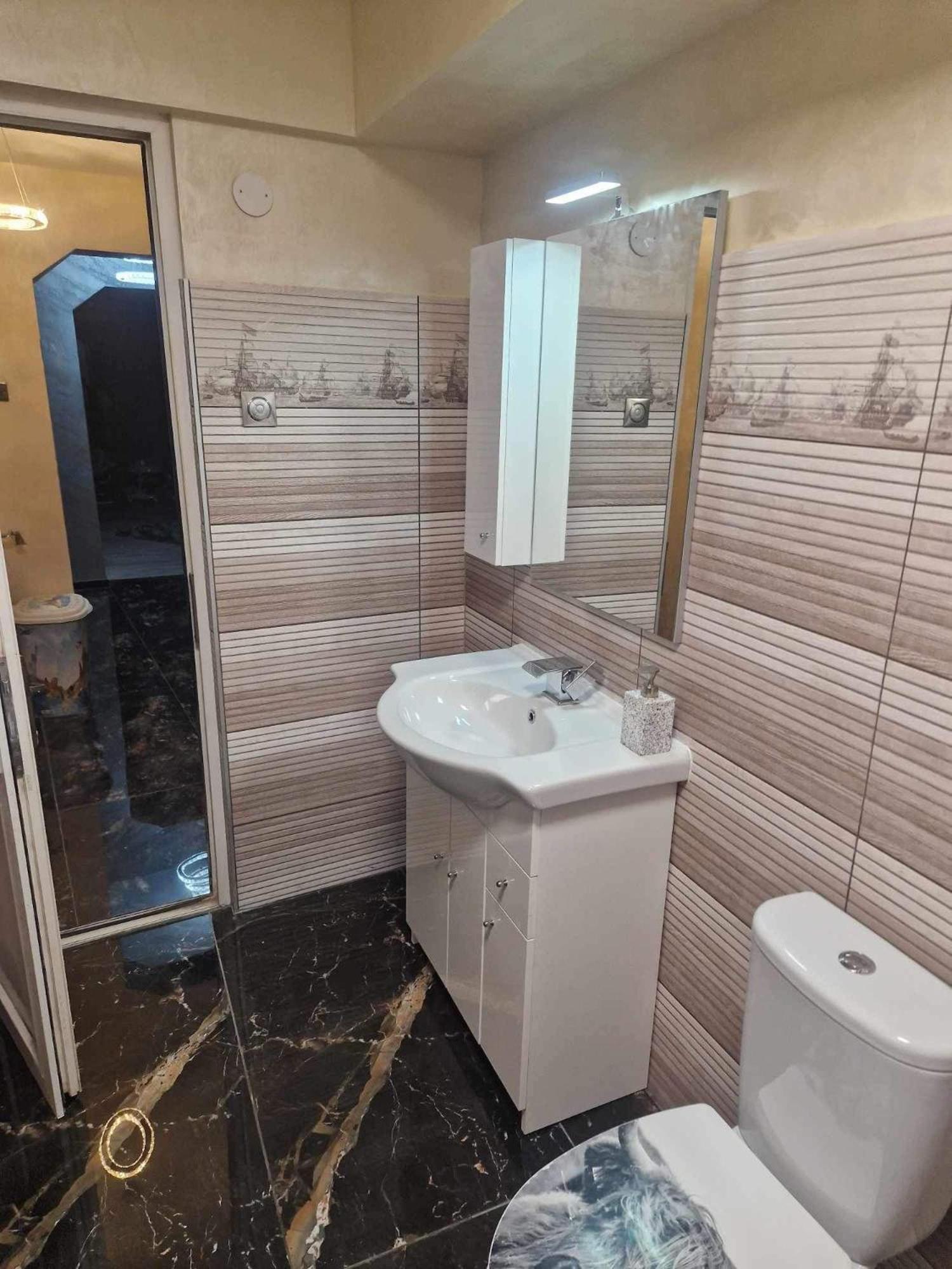 Lovely 1 Bedroom Flat In A 2 Ground Floor House Крайова Экстерьер фото